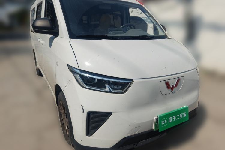 Used Wuling Yangguang 2024 300KM Comfort Version Passenger Van 75kW Exterior 2