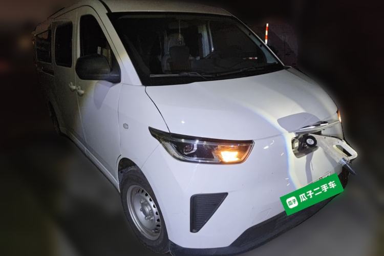 Used Wuling Yangguang 2024 300KM Comfort Version Passenger Van 75kW Exterior 2