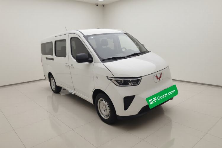 Used Wuling Yangguang 2024 300KM Comfort Version Passenger Van 75kW Exterior 2