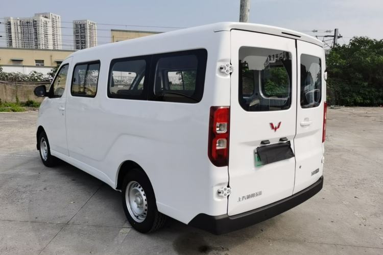 Used Wuling Yangguang 2024 300KM Comfort Version Passenger Van 75kW Exterior 2