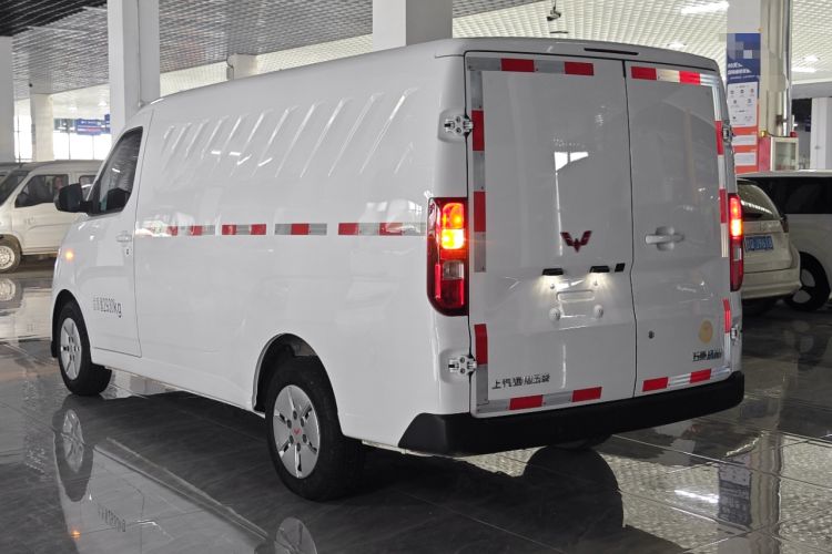 Used Wuling Yangguang 2024 300km Comfort Version with Sealed Windows 60kW Exterior 2