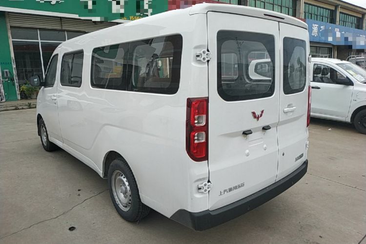 Used Wuling Yangguang 2024 300KM Comfort Version Passenger Van 75kW Exterior 2