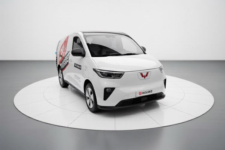 Used Wuling Yangguang 2024 300km Comfort Version with Sealed Windows 75kW Exterior 2