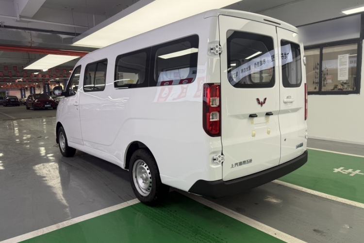 Used Wuling Yangguang 2024 300KM Comfort Version Passenger Van 75kW Exterior 3