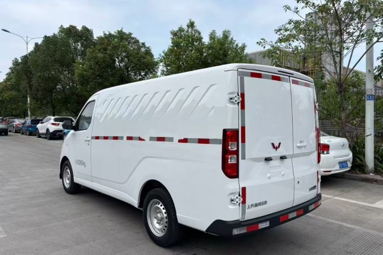 Used Wuling Yangguang 2024 230km Practical Enclosed-Window Version 60kW Exterior 3