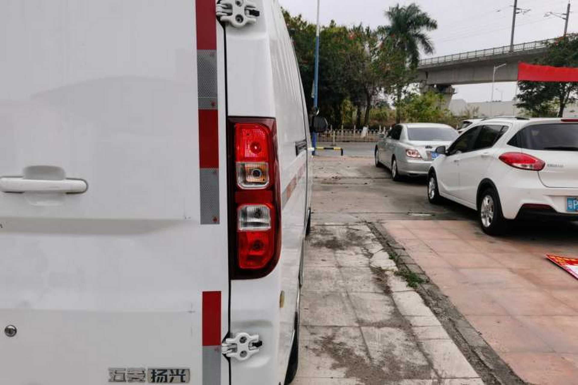 Used Wuling Yangguang 2024 300km Comfort Version with Sealed Windows 60kW Exterior 3