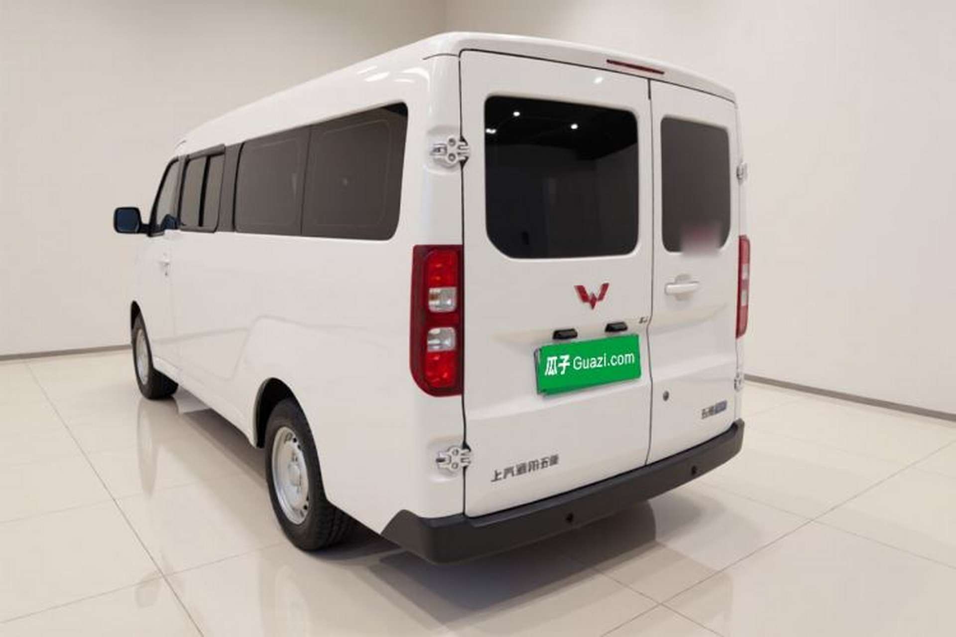 Used Wuling Yangguang 2024 300KM Comfort Version Passenger Van 75kW Exterior 3