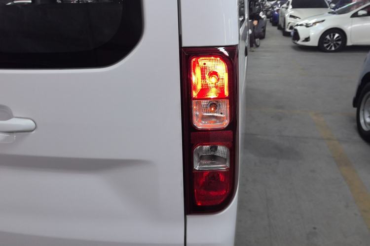 Used Wuling Yangguang 2024 300KM Comfort Version Passenger Van 75kW Exterior 3