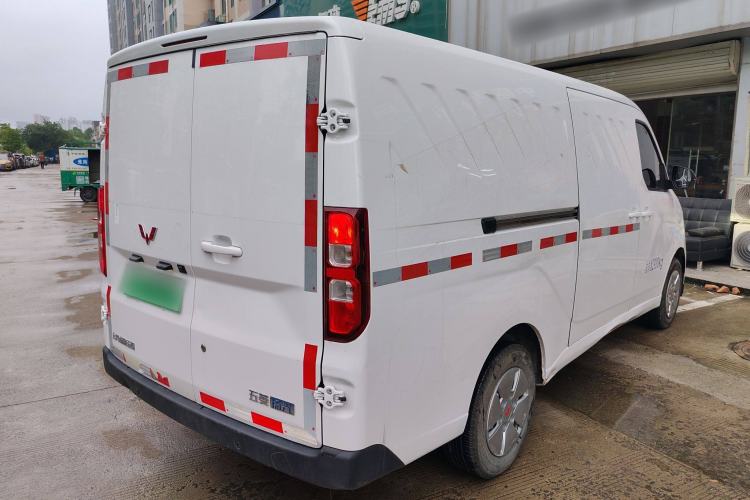 Used Wuling Yangguang 2024 300km Comfort Version with Sealed Windows 60kW Exterior 3