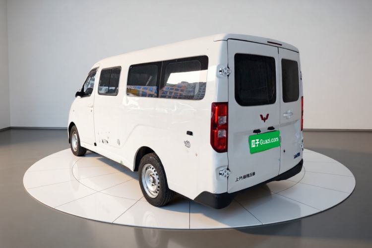 Used Wuling Yangguang 2024 300KM Comfort Version Passenger Van 75kW Exterior 3