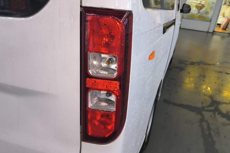Used Wuling Yangguang 2024 300KM Comfort Version Passenger Van 75kW Exterior 3