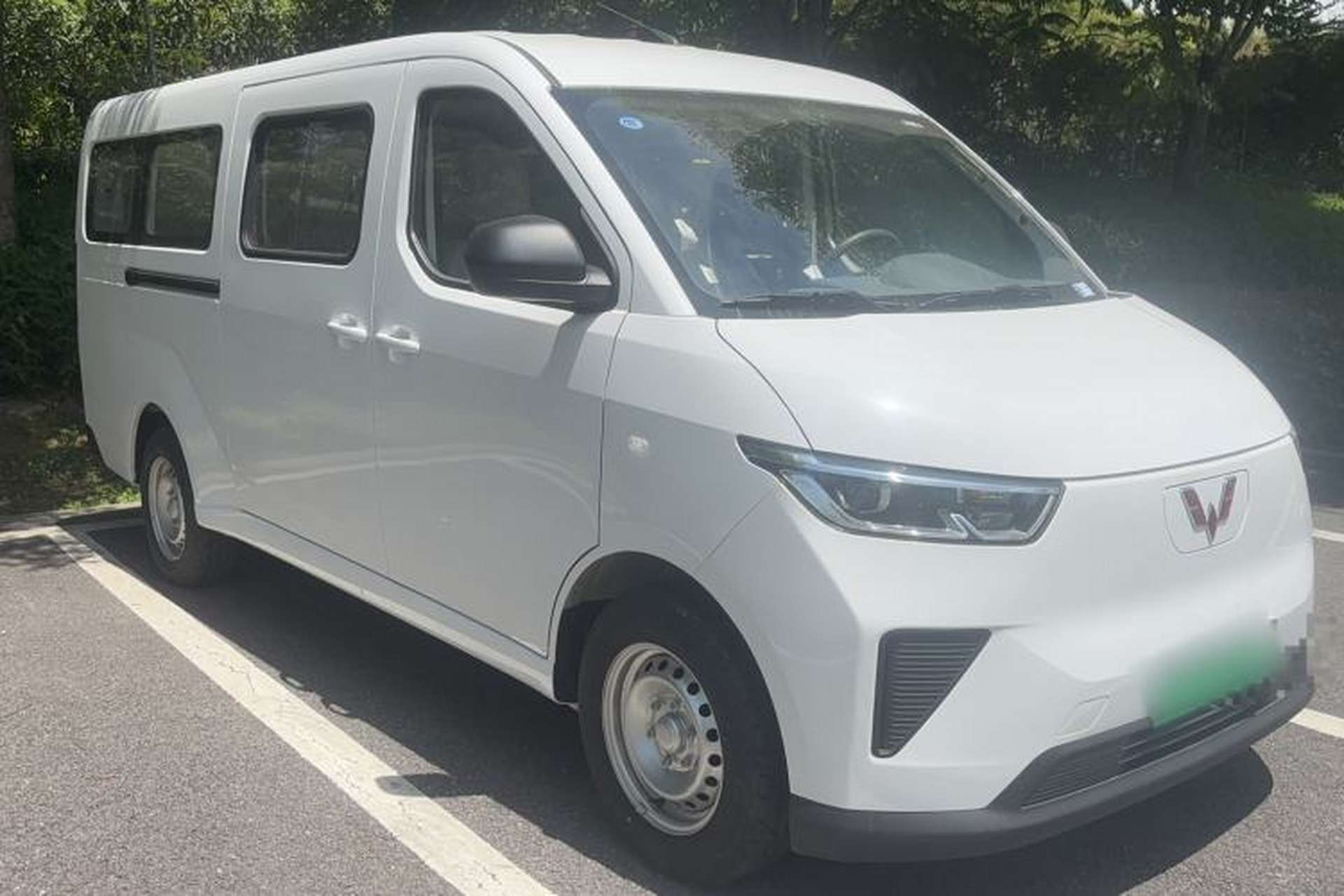 Used Wuling Yangguang 2024 300KM Comfort Version Passenger Van 75kW Exterior 3