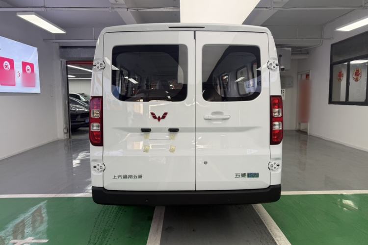 Used Wuling Yangguang 2024 300KM Comfort Version Passenger Van 75kW Exterior 4