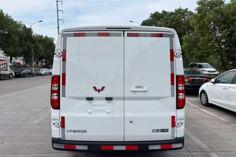 Used Wuling Yangguang 2024 230km Practical Enclosed-Window Version 60kW Exterior 4