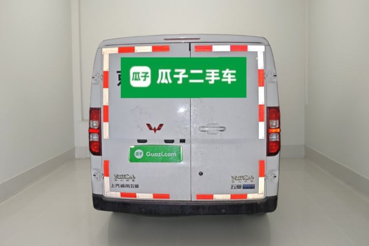 Used Wuling Yangguang 2024 300km Comfort Version with Sealed Windows 60kW Exterior 4