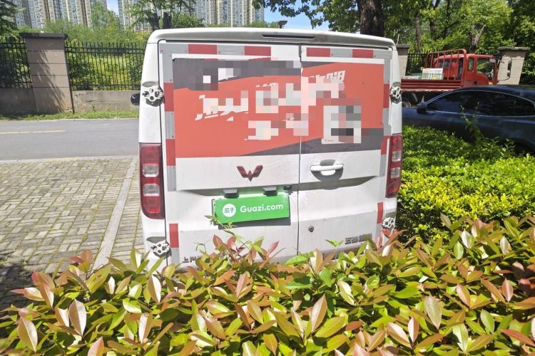 Used Wuling Yangguang 2024 300km Comfort Version with Sealed Windows 60kW Exterior 4
