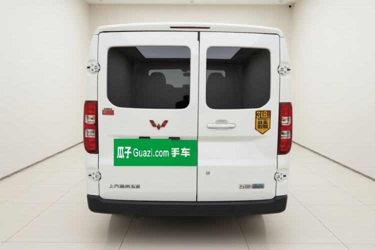 Used Wuling Yangguang 2024 300KM Comfort Version Passenger Van 75kW Exterior 4