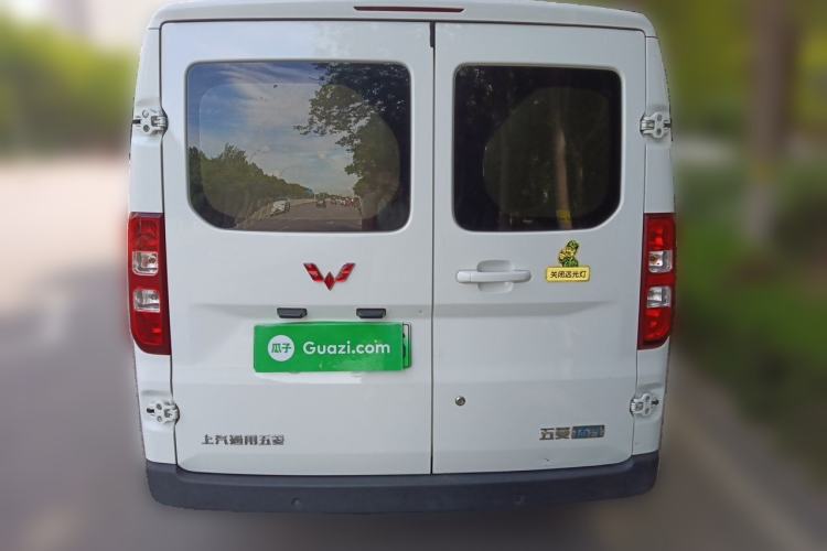 Used Wuling Yangguang 2024 300km Comfort-Grade Passenger Van 60kW Exterior 4