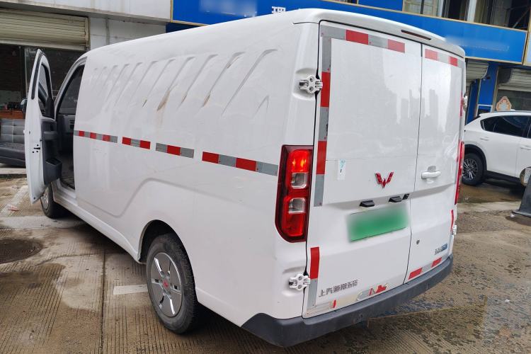 Used Wuling Yangguang 2024 300km Comfort Version with Sealed Windows 60kW Exterior 4