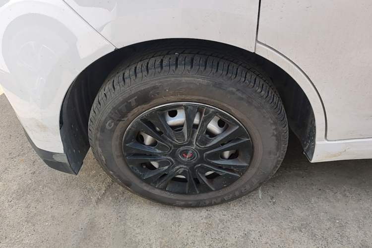 Used Wuling Yangguang 2024 300KM Comfort Version Passenger Van 75kW Exterior 4