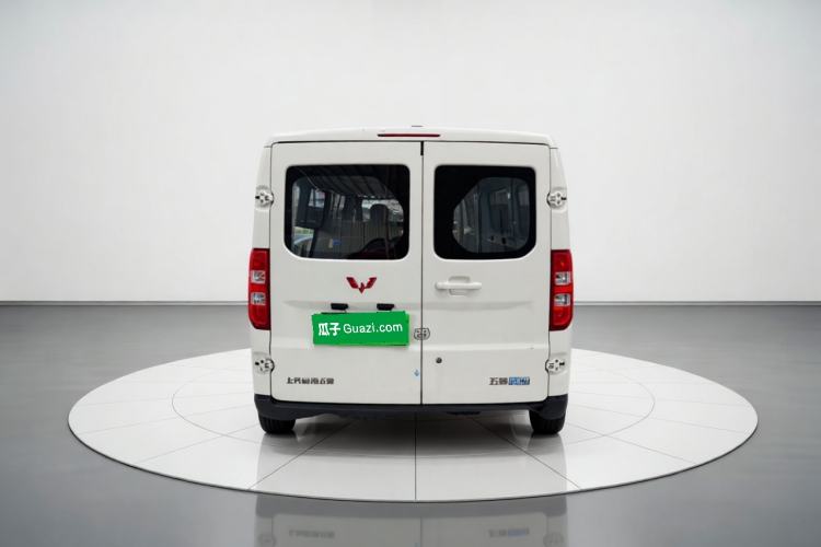 Used Wuling Yangguang 2024 300KM Comfort Version Passenger Van 75kW Exterior 4