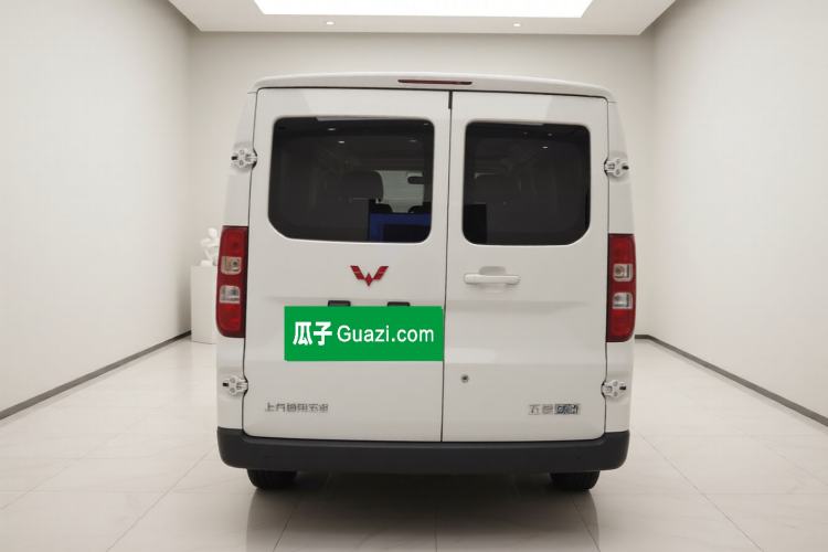 Used Wuling Yangguang 2024 300KM Comfort Version Passenger Van 75kW Exterior 4
