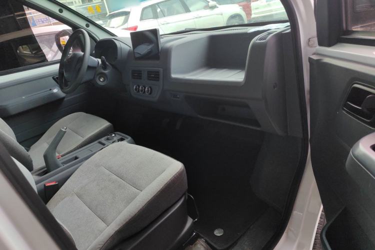 Used Wuling Yangguang 2024 300km Range Practical Window-Sealed Version 60kW Exterior 4