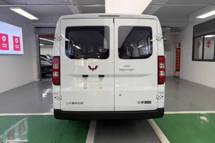 Used Wuling Yangguang 2024 300KM Comfort Version Passenger Van 75kW Exterior 4