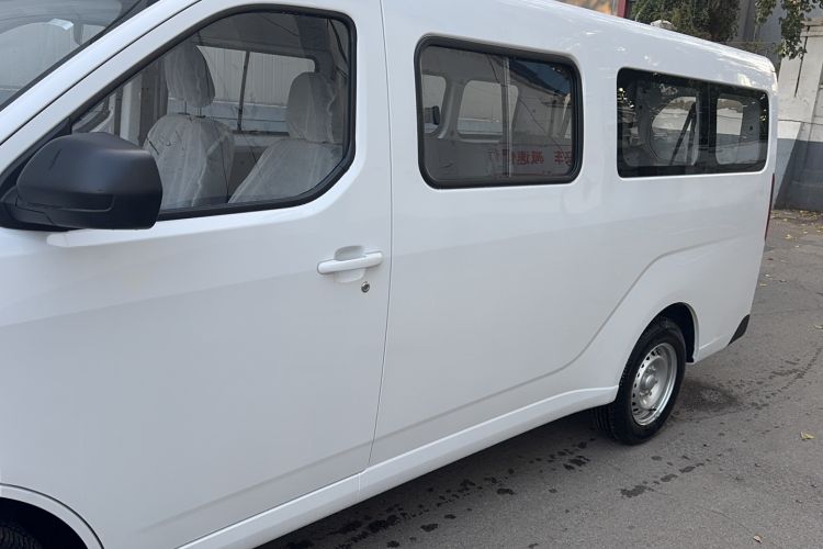 Used Wuling Yangguang 2024 300KM Comfort Version Passenger Van 75kW Exterior 4