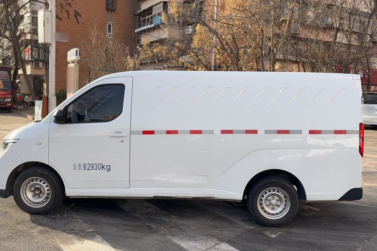 Used Wuling Yangguang 2024 300km Range Practical Window-Sealed Version 60kW Exterior 5
