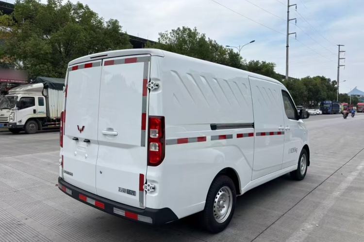 Used Wuling Yangguang 2024 230km Practical Enclosed-Window Version 60kW Exterior 5