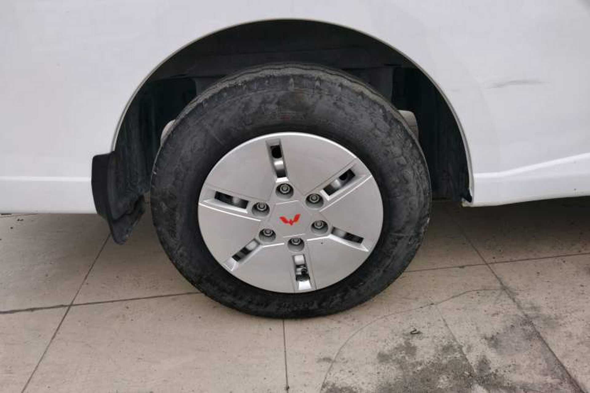 Used Wuling Yangguang 2024 300km Comfort Version with Sealed Windows 60kW Exterior 5