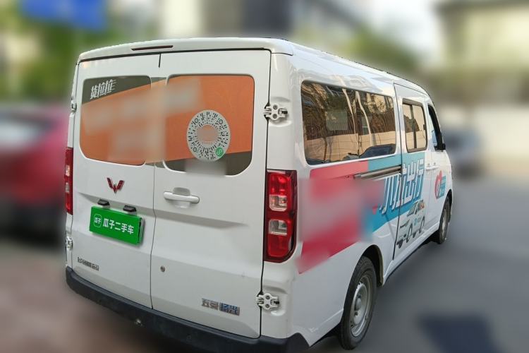 Used Wuling Yangguang 2024 300KM Comfort Version Passenger Van 75kW Exterior 5