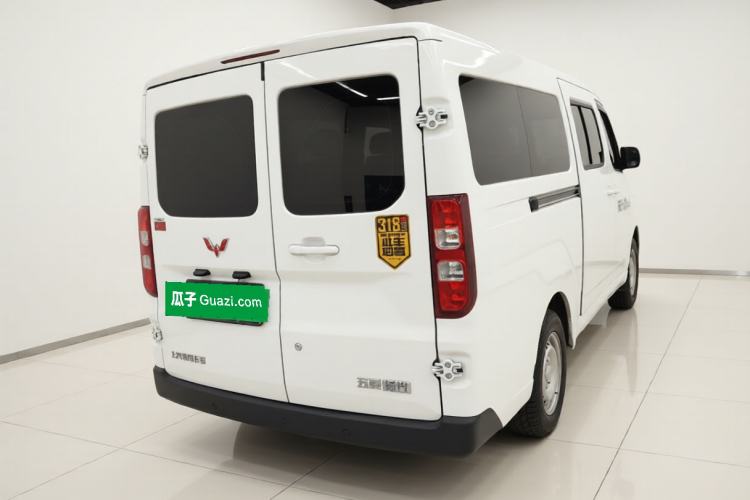 Used Wuling Yangguang 2024 300KM Comfort Version Passenger Van 75kW Exterior 5