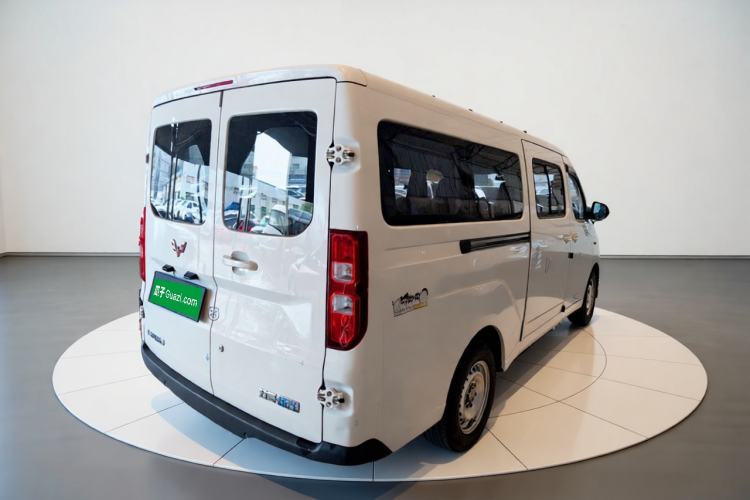 Used Wuling Yangguang 2024 300KM Comfort Version Passenger Van 75kW Exterior 5