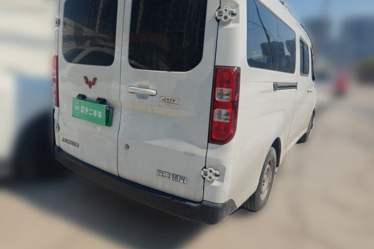 Used Wuling Yangguang 2024 300KM Comfort Version Passenger Van 75kW Exterior 5