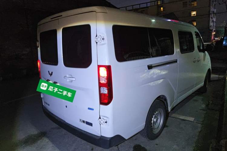 Used Wuling Yangguang 2024 300KM Comfort Version Passenger Van 75kW Exterior 5