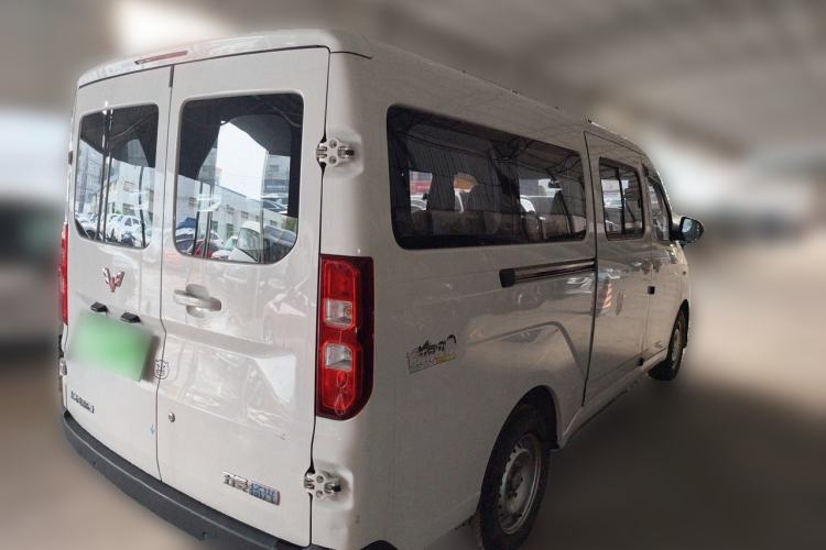 Used Wuling Yangguang 2024 300KM Comfort Version Passenger Van 75kW Exterior 5