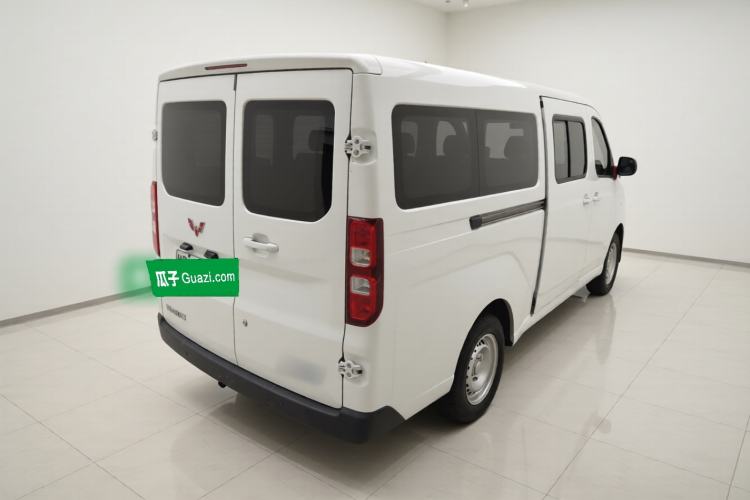 Used Wuling Yangguang 2024 300KM Comfort Version Passenger Van 75kW Exterior 5