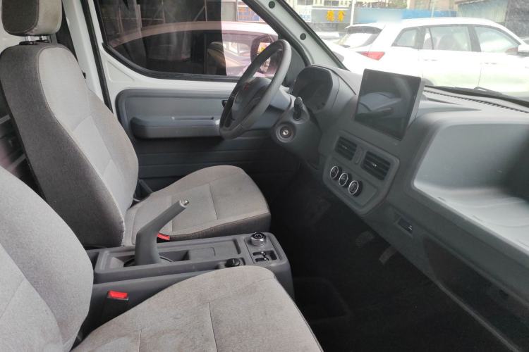 Used Wuling Yangguang 2024 300km Range Practical Window-Sealed Version 60kW Exterior 5
