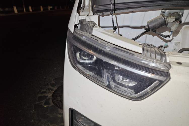 Used Wuling Yangguang 2024 300km Comfort Version with Sealed Windows 60kW Exterior 6