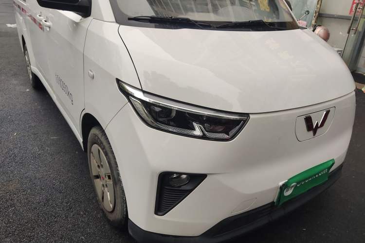 Used Wuling Yangguang 2024 300km Comfort Version with Sealed Windows 60kW Exterior 6