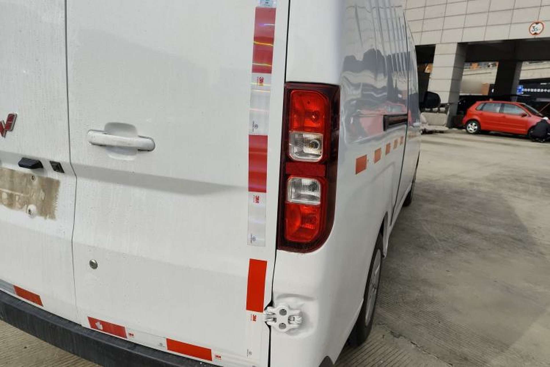 Used Wuling Yangguang 2024 300km Comfort Version with Sealed Windows 60kW Exterior 6
