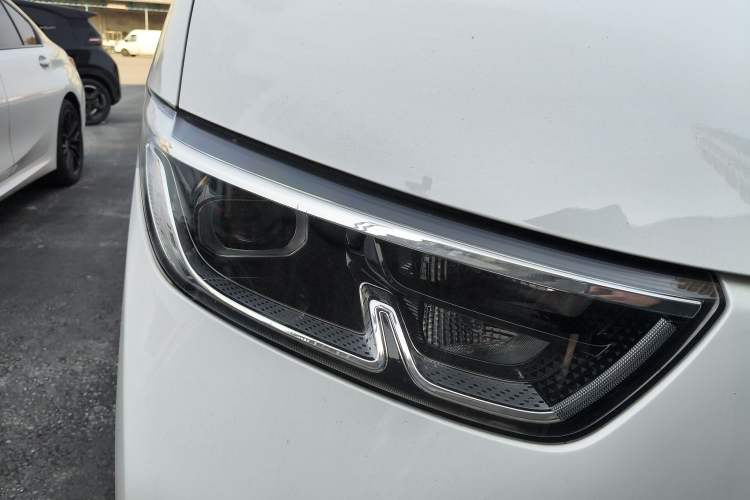 Used Wuling Yangguang 2024 300KM Comfort Version Passenger Van 75kW Exterior 6
