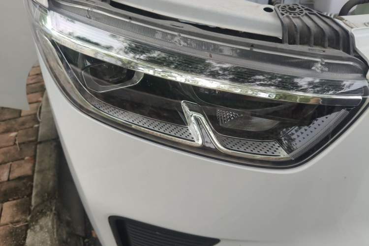 Used Wuling Yangguang 2024 300KM Comfort Version Passenger Van 75kW Exterior 6