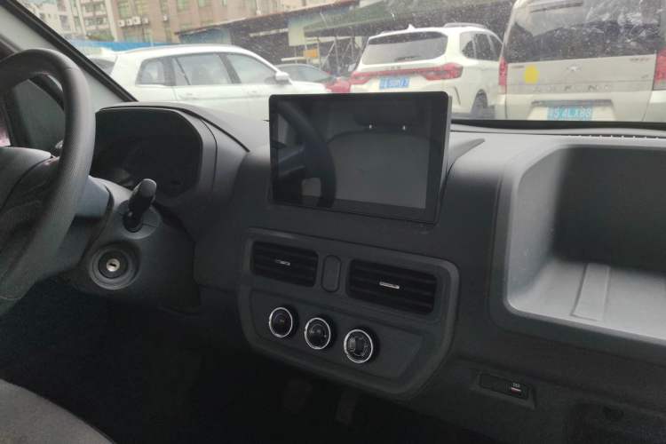 Used Wuling Yangguang 2024 300km Range Practical Window-Sealed Version 60kW Exterior 6
