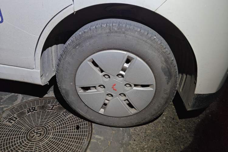Used Wuling Yangguang 2024 300km Comfort Version with Sealed Windows 60kW Exterior 7