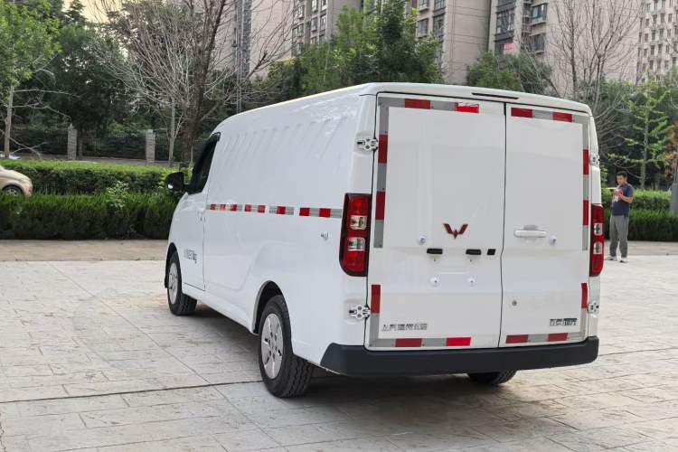 Used Wuling Yangguang 2024 300km Comfort Version with Sealed Windows 60kW Exterior 7