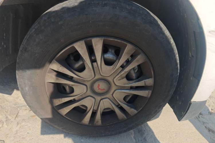 Used Wuling Yangguang 2024 300KM Comfort Version Passenger Van 75kW Exterior 7