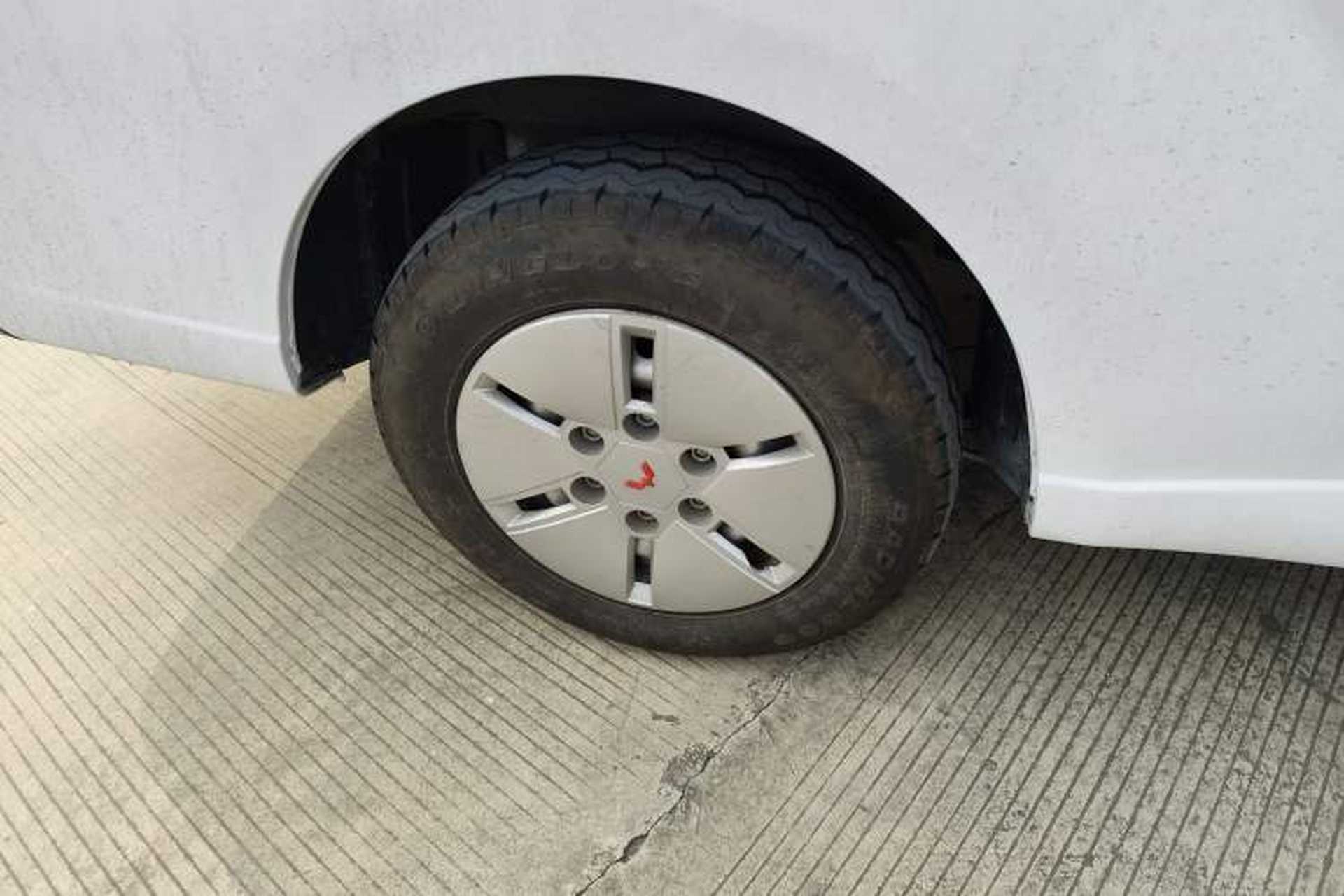 Used Wuling Yangguang 2024 300km Comfort Version with Sealed Windows 60kW Exterior 8